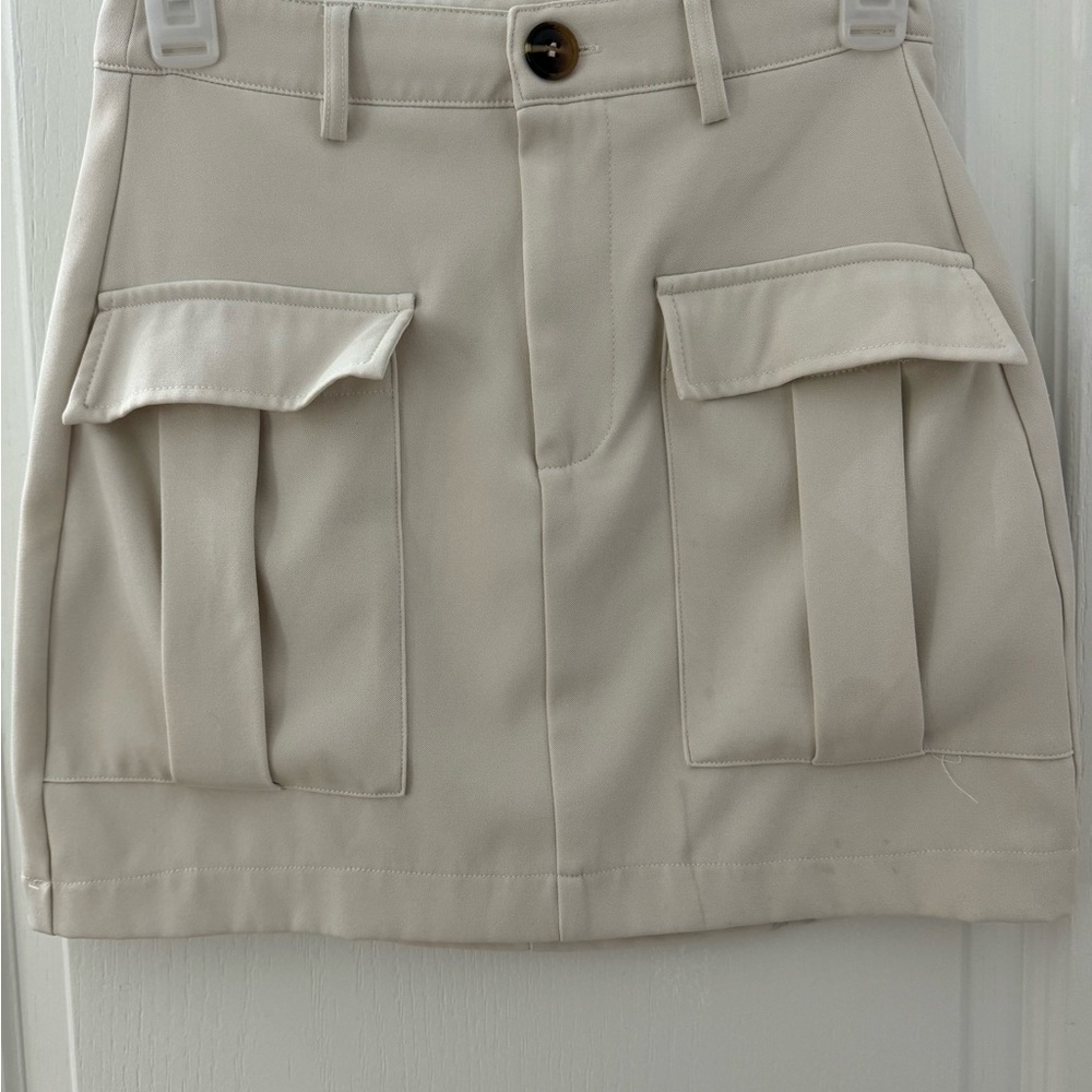 Women's Cream Cargo Shorts